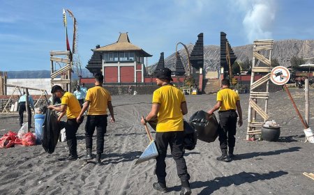 Polres Probolinggo Bersama Elemen Masyarakat Bersihkan Area Bromo