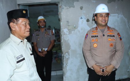Polres Gresik Bedah Rumah Purnawirawan Polri di Driyorejo, Kado Hari Bhayangkara ke - 80