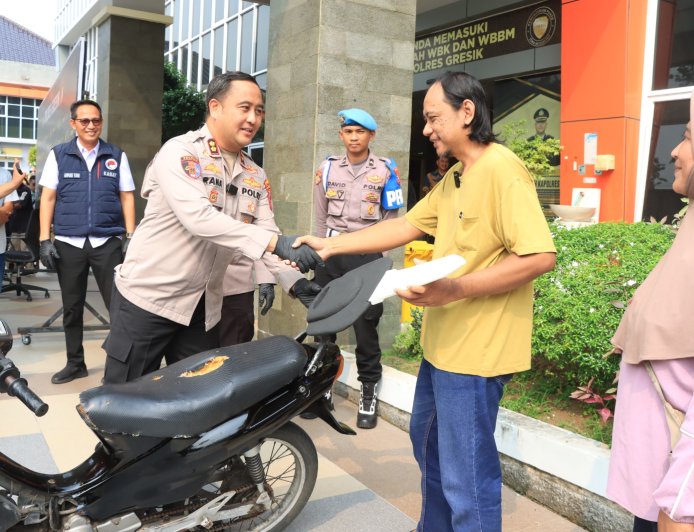 Polres Gresik Kembalikan Barang Bukti kepada Pemilik Sah Tanpa Pungutan