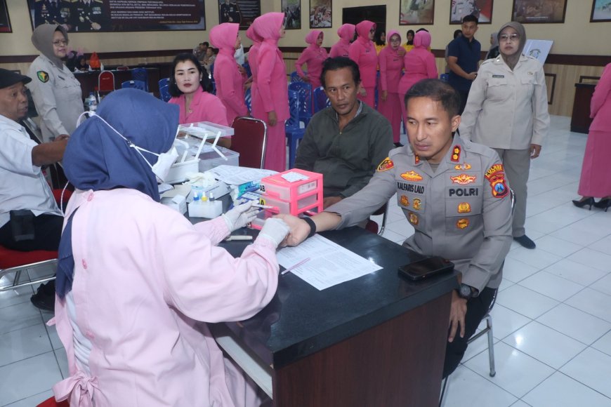 Sambut Hari Bhayangkara, Polres Blitar Kota Berbagi Manfaat bagi Warga