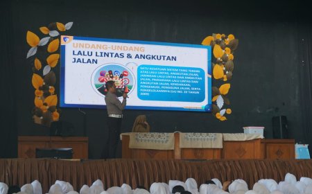 Polisi Tanamkan Kesadaran Berlalu Lintas kepada Ribuan Pelajar di Malang