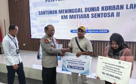 Kapolda Jatim Dampingi Wamenhub Serahkan Santunan Korban KM Mutiara Sentosa II