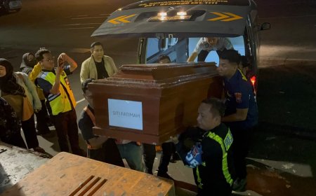 Tim DVI Polda Jatim Kembali Serahkan Jenazah Korban KM Mutiara Sentosa II Asal Sumatera dan Sulawesi kepada Keluarga