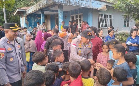 Polri Berikan Trauma Healing bagi Anak-Anak Terdampak Gempa Bumi di Ende