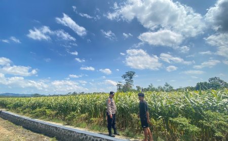 Bhabinkamtibmas Polres Malang Ikut Kawal Lahan Produktif untuk Ketahanan Pangan