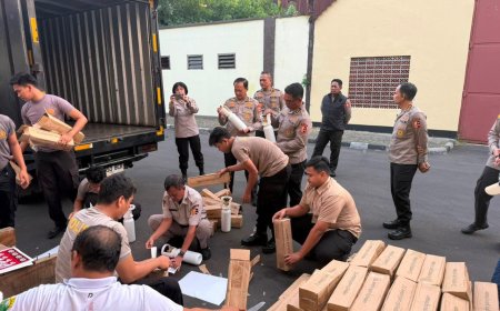 Polri Kirim Bantuan Logistik dan Oksigen untuk Dukung Penanganan Karhutla di Sejumlah Wilayah