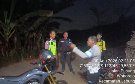 Tersesat di Jalan Tembus Jabung-Pasuruan, Pemotor Hubungi 110 Polres Malang