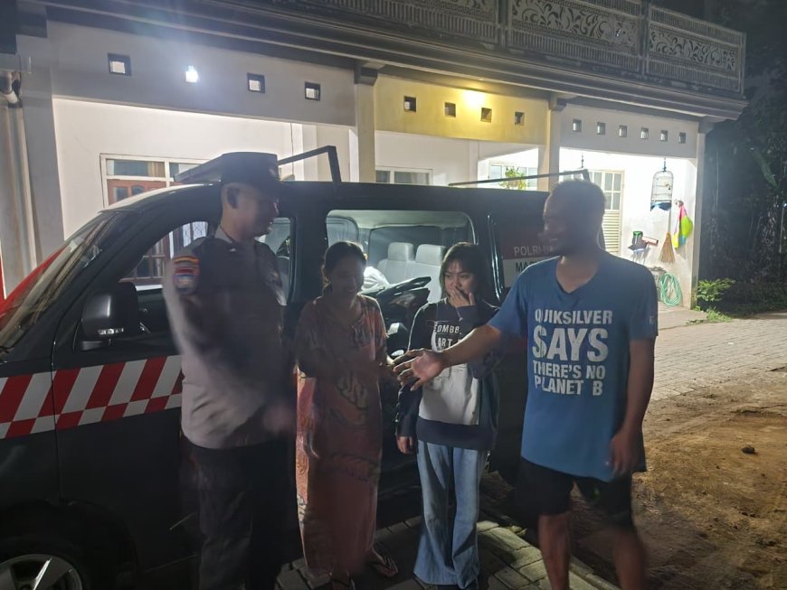 Kendaraan Mogok Tak Ada Bengkel, Warga Hubungi 110 Polres Malang