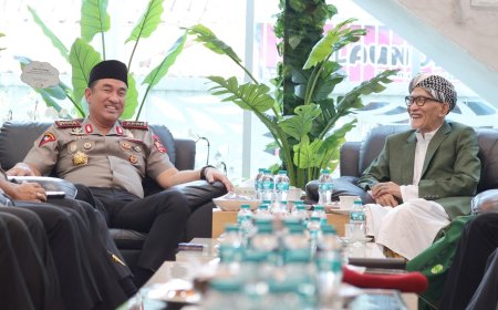 Perkuat Sinergi dengan Ulama, Kapolri Silaturahmi dengan Rais Aam PBNU di Surabaya